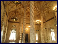 La Lonja de la Seda 20 - the large vaulted hall looks like a cathedral